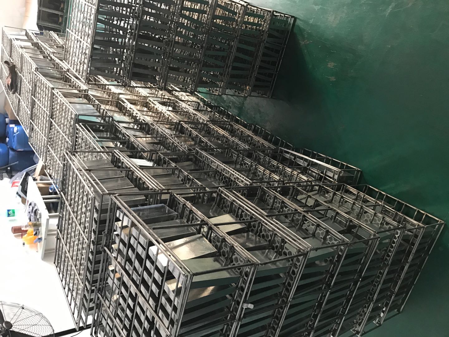 電池外殼使用水性清（qīng）洗劑除油案例-新能源汽車電池外（wài）殼清洗